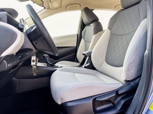 Used 2020 Toyota Corolla LE FWD image 5