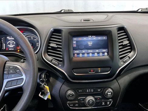 Used 2021 Jeep Cherokee Latitude image 5