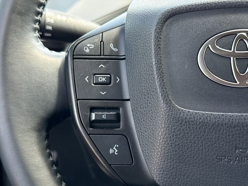 Used 2024 Toyota Prius LE FWD image 28