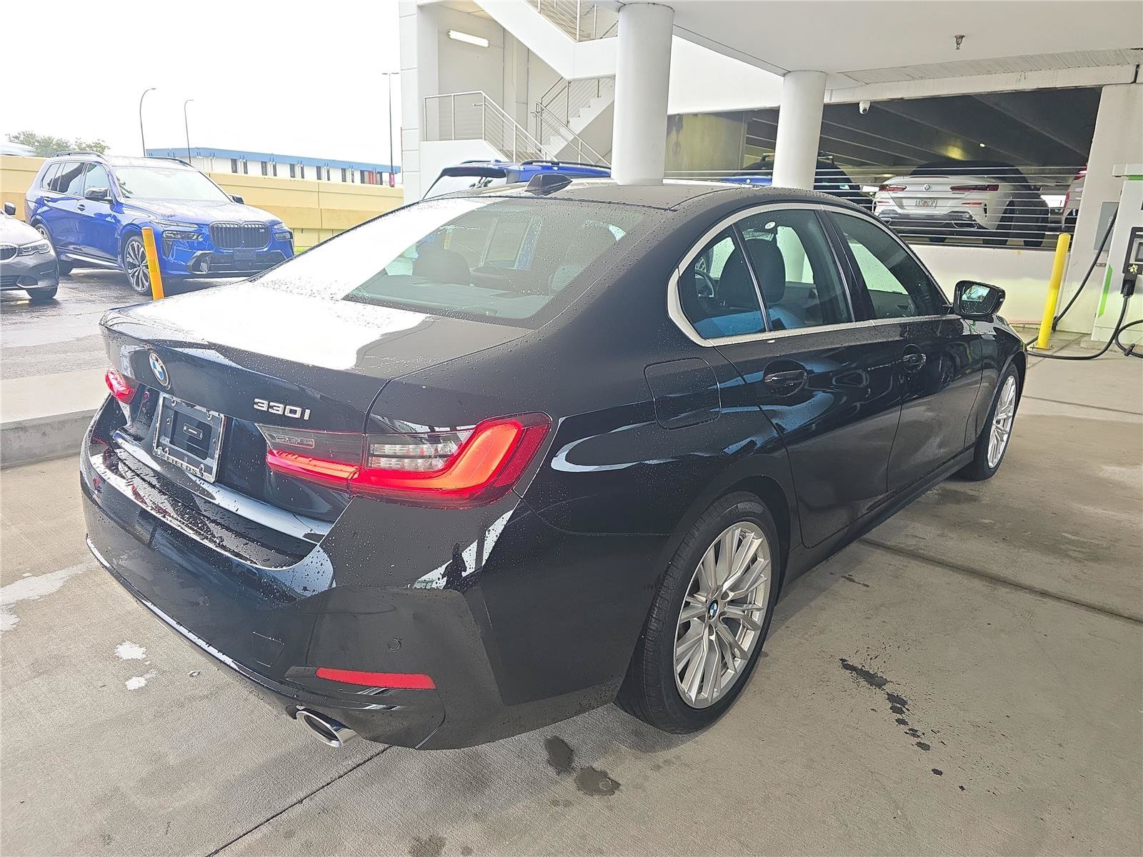 Certified 2024 BMW 330i Sedan w/ Convenience Package RWD image 3
