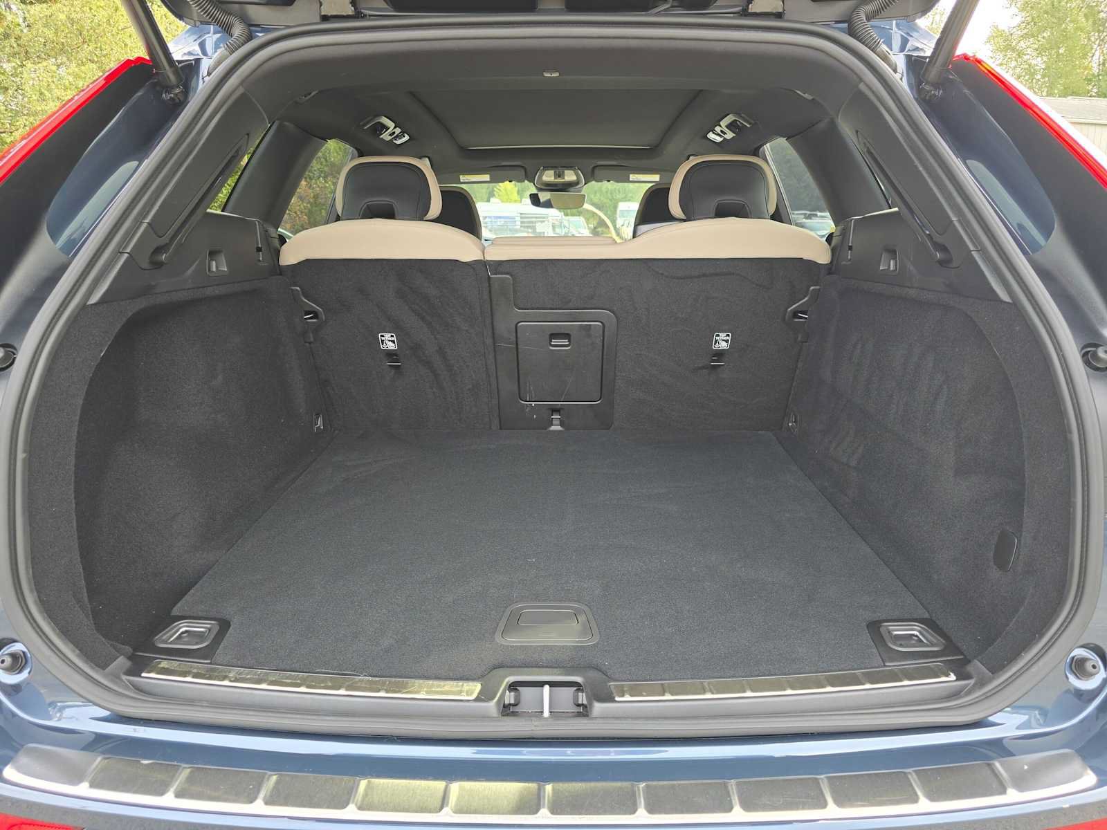Used 2026 Volvo XC60 B5 Plus w/ Protection Package Premier AWD/4WD image 14