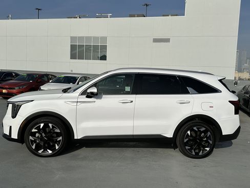 Certified 2024 Kia Sorento SX image 3