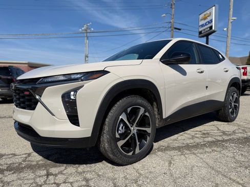 New 2026 Chevrolet Trax RS image 2