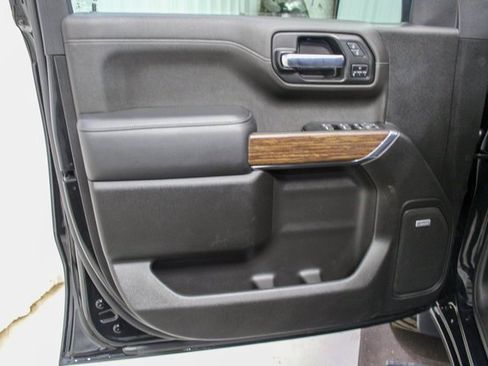 Used 2022 Chevrolet Silverado 1500 High Country w/ Technology Package image 7