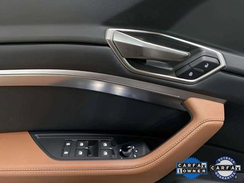 Used 2024 Audi Q8 e-tron Premium image 34