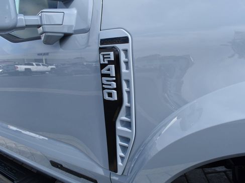 Used 2025 Ford F450 Lariat w/ FX4 Off-Road Package image 6