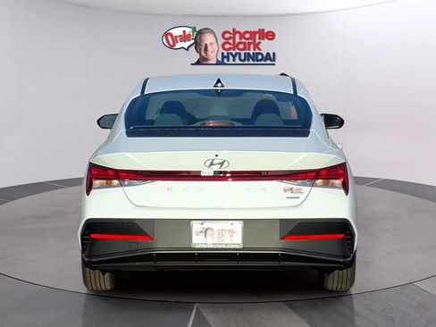 New 2026 Hyundai Elantra Hybrid FWD image 4