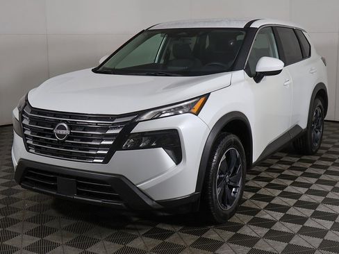 Used 2024 Nissan Rogue SV image 6