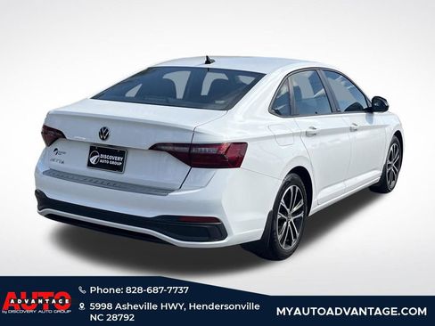 Used 2023 Volkswagen Jetta Sport image 3