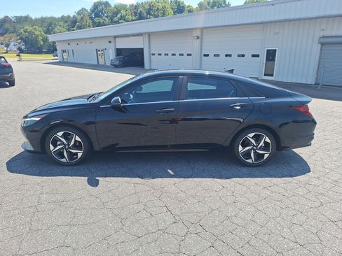 Used 2021 Hyundai Elantra SEL w/ Convenience + Premium Package FWD image 7