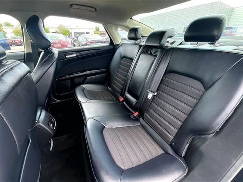 Used 2018 Ford Fusion SE w/ Equipment Group 201A FWD image 19