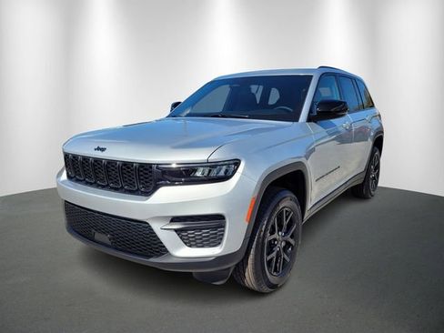 New 2025 Jeep Grand Cherokee Altitude image 2