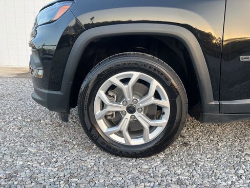 Used 2025 Jeep Compass Latitude image 7