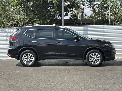 Used 2019 Nissan Rogue S w/ Special Edition Package AWD/4WD image 9