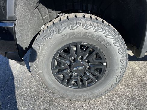 New 2025 Chevrolet Silverado 2500 ZR2 w/ Technology Package image 10