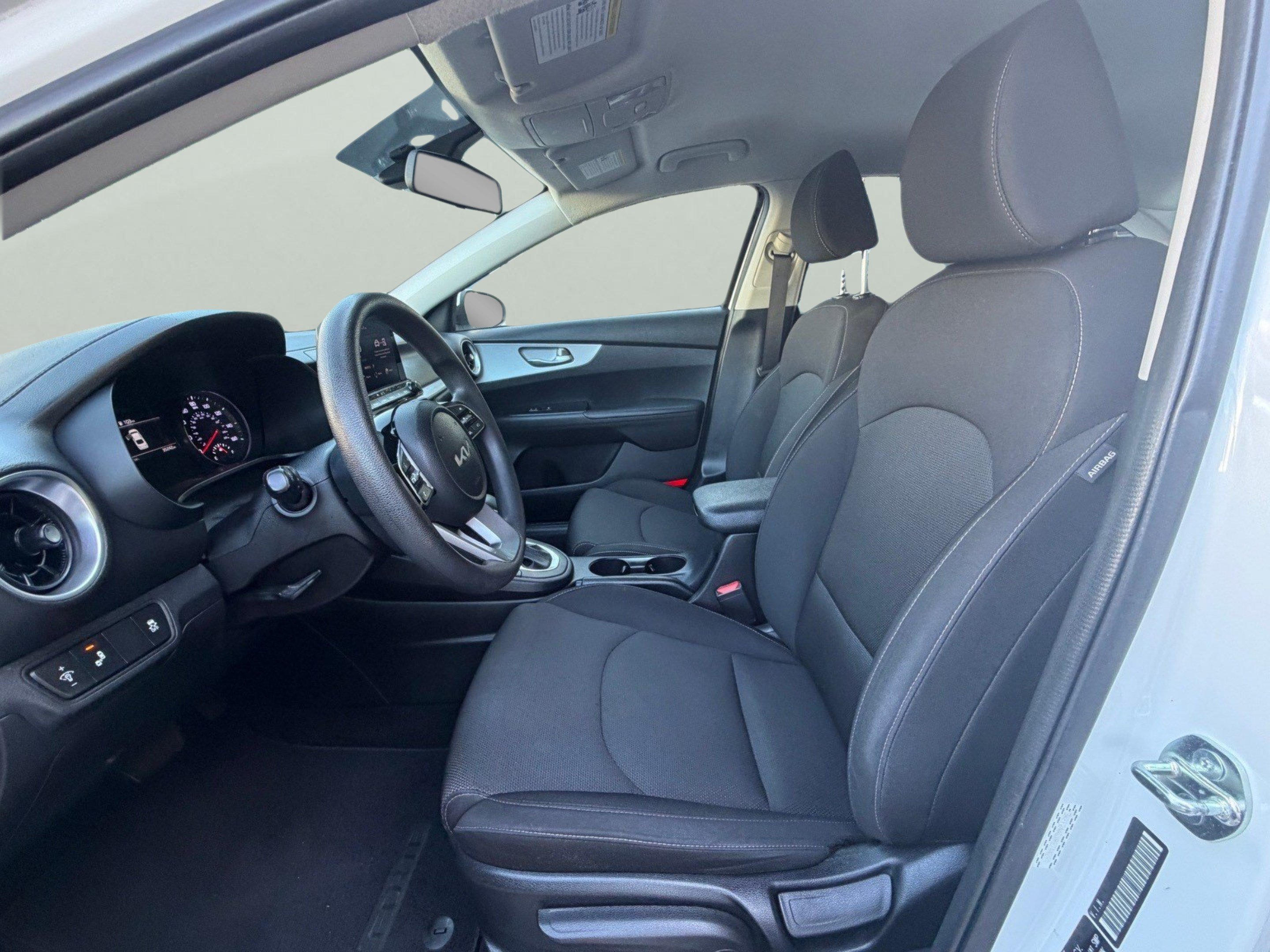 Used 2024 Kia Forte LXS w/ LXS Technology Package FWD image 13