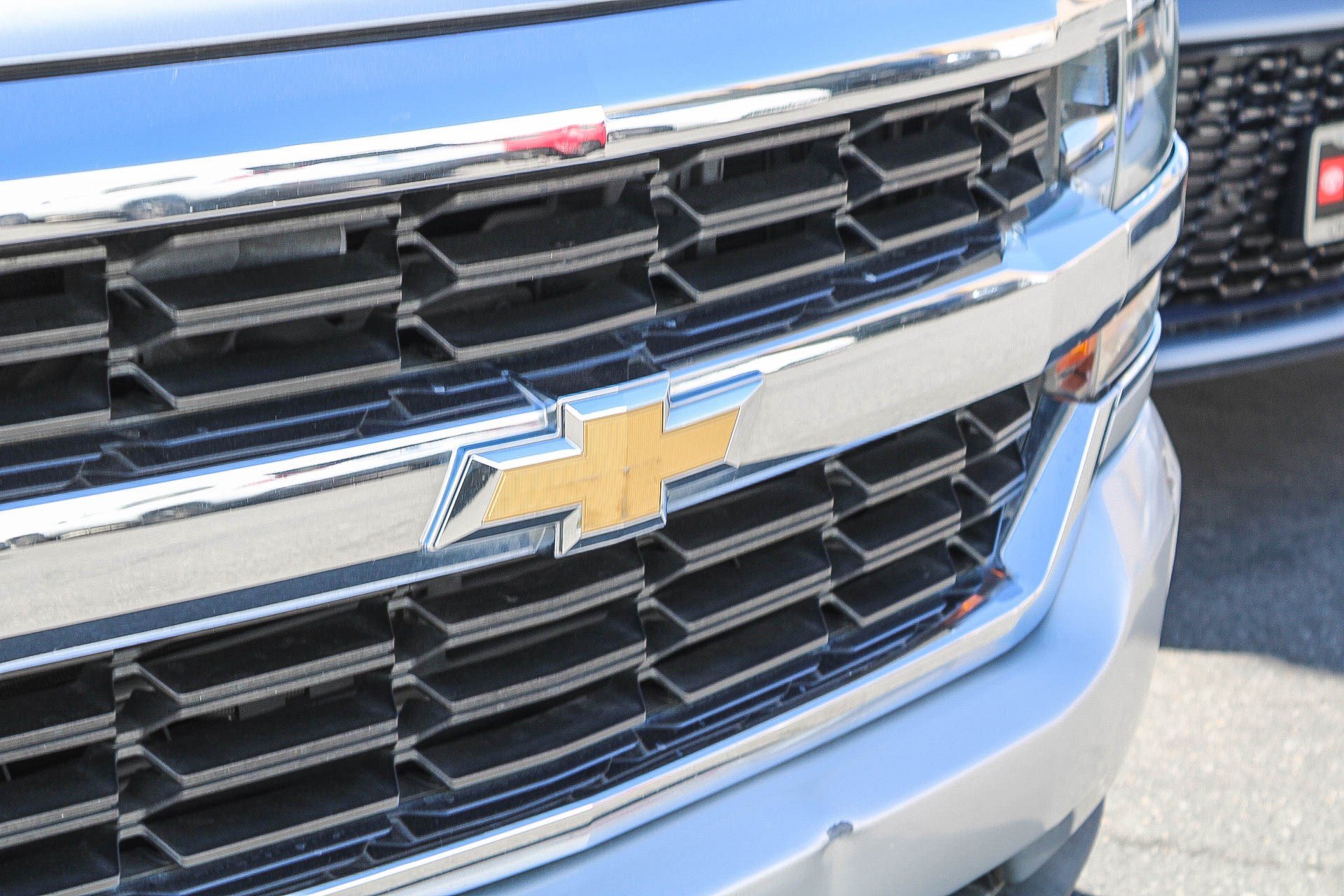 Used 2018 Chevrolet Silverado 1500 LT w/ LT Eassist Package RWD image 6