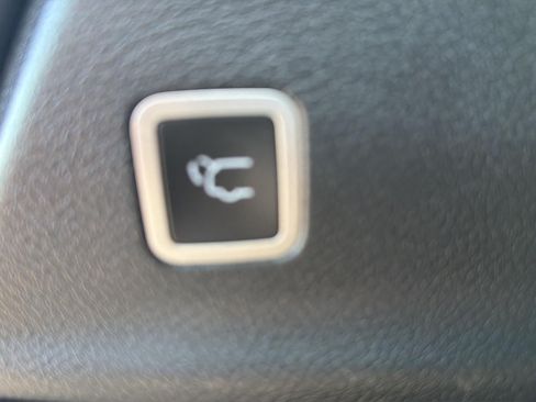 Used 2025 Chrysler Pacifica Select FWD image 39