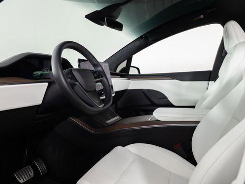 Used 2023 Tesla Model X AWD/4WD image 14