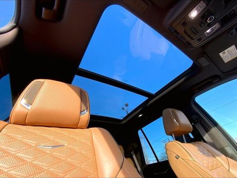 Used 2023 Cadillac Escalade Premium Luxury w/ Performance Package image 22