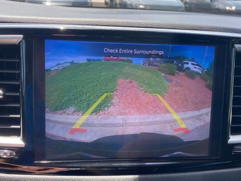 Used 2024 Chrysler Pacifica Touring-L FWD image 29