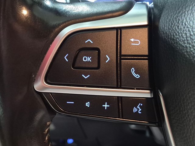 Used 2021 Toyota Highlander XLE FWD image 16