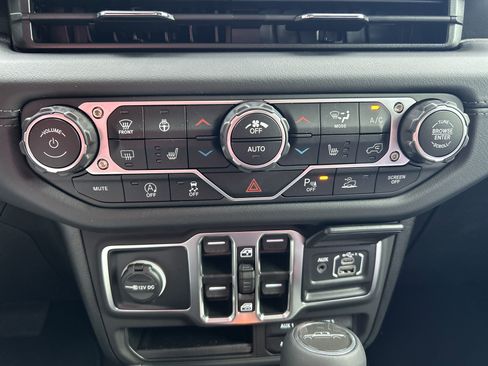 New 2025 Jeep Gladiator Sport image 41