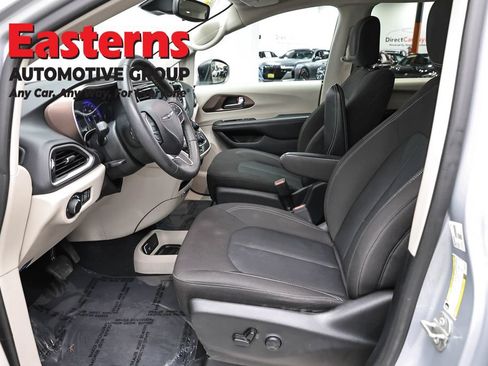 Used 2023 Chrysler Voyager LX FWD image 14