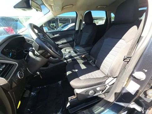 Used 2022 Ford Edge SE image 9