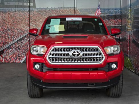 Certified 2016 Toyota Tacoma TRD Sport RWD image 3