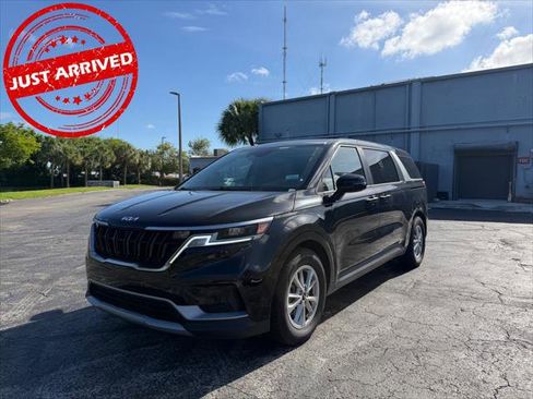 Used 2023 Kia Carnival LX FWD image 2