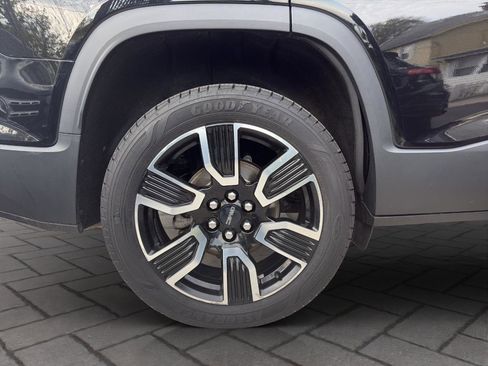 Used 2019 GMC Acadia SLT w/ Black Edition AWD/4WD image 24