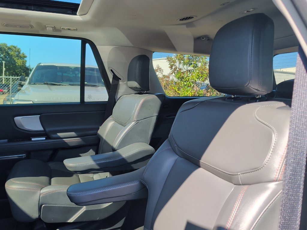 Used 2025 Ford Expedition Active RWD image 7