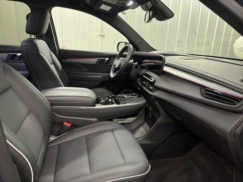 Used 2025 Buick Enclave Preferred image 27