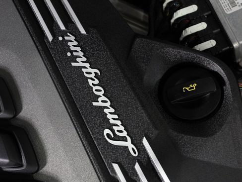 Used 2020 Lamborghini Urus image 38