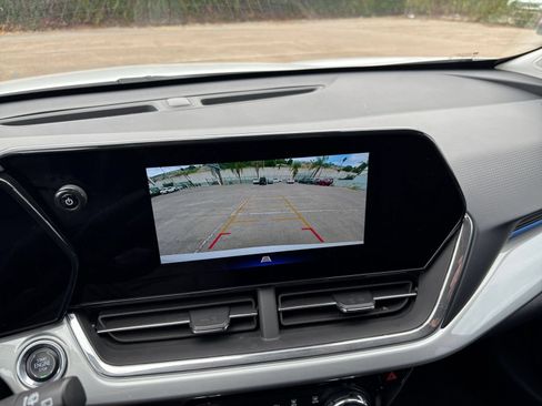 Used 2025 Chevrolet Trax LT w/ LT Convenience Package FWD image 22