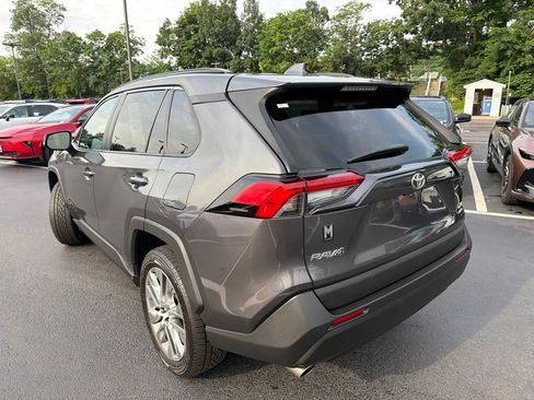 Certified 2022 Toyota RAV4 XLE Premium AWD/4WD image 8