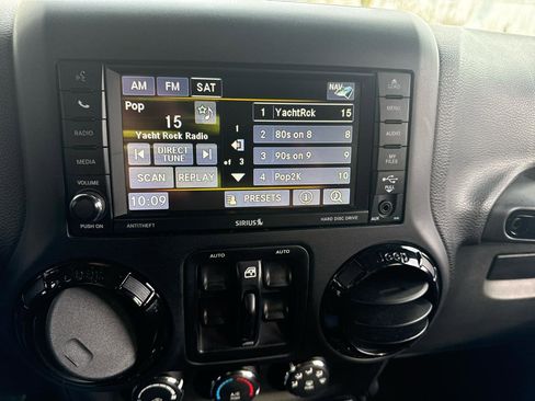 Used 2015 Jeep Wrangler Unlimited Sahara image 19