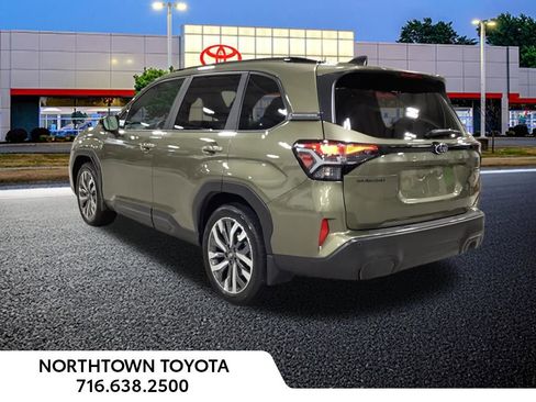 Used 2025 Subaru Forester Touring image 2