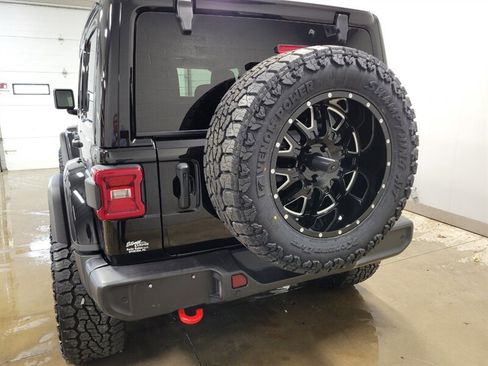 Used 2021 Jeep Wrangler Unlimited Sahara AWD/4WD image 8