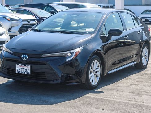 Certified 2023 Toyota Corolla LE w/ LE Convenience Package image 3