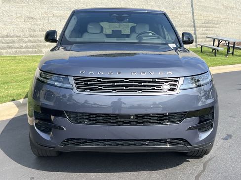 Used 2025 Land Rover Range Rover Sport SE AWD/4WD image 10