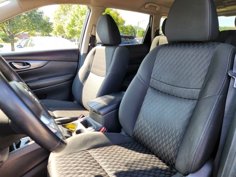 Used 2019 Nissan Rogue SV FWD image 7