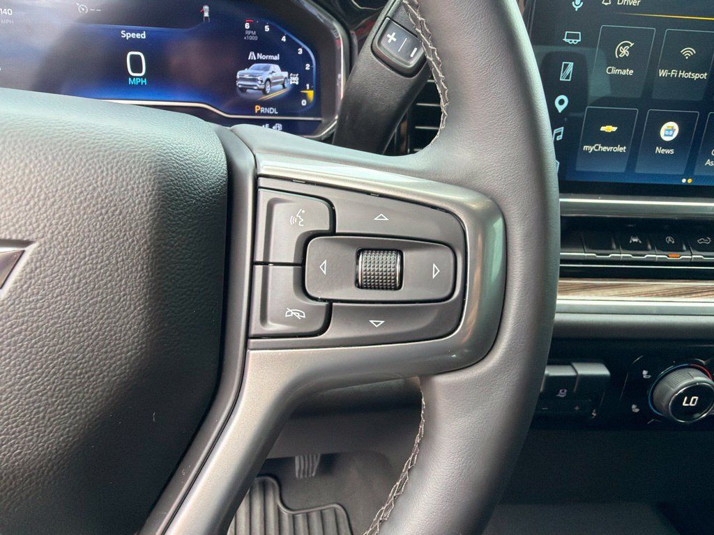 Used 2025 Chevrolet Silverado 1500 LT AWD/4WD image 24