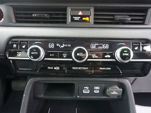 Used 2024 Honda Pilot Elite image 11
