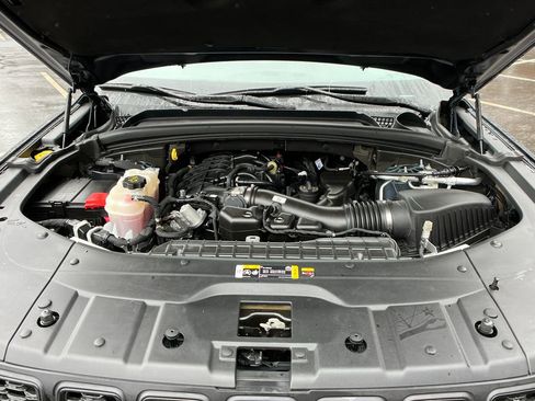 Used 2024 Jeep Grand Cherokee Limited w/ Black Appearance Package image 23