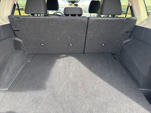 Certified 2025 Nissan Rogue SV image 33