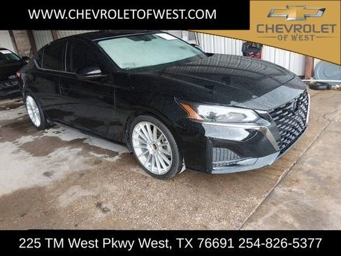 Used 2024 Nissan Altima 2.5 SR w/ SR Premium Package FWD image 1