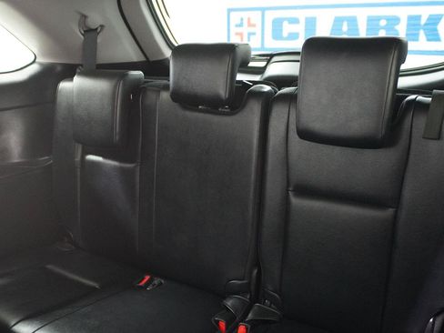 Used 2019 Toyota Highlander SE FWD image 25
