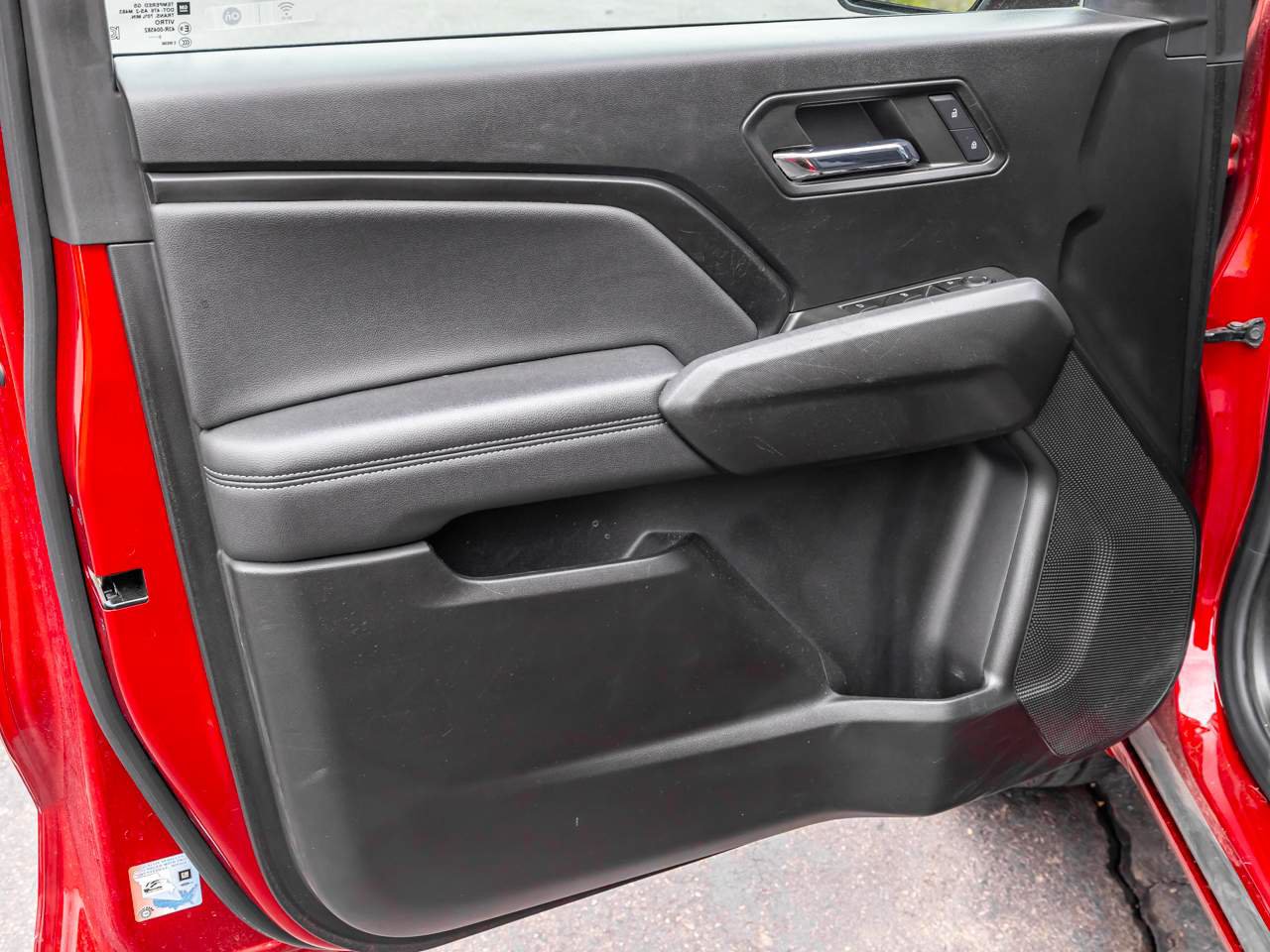 Used 2023 Chevrolet Colorado LT w/ LT Convenience Package III AWD/4WD image 9
